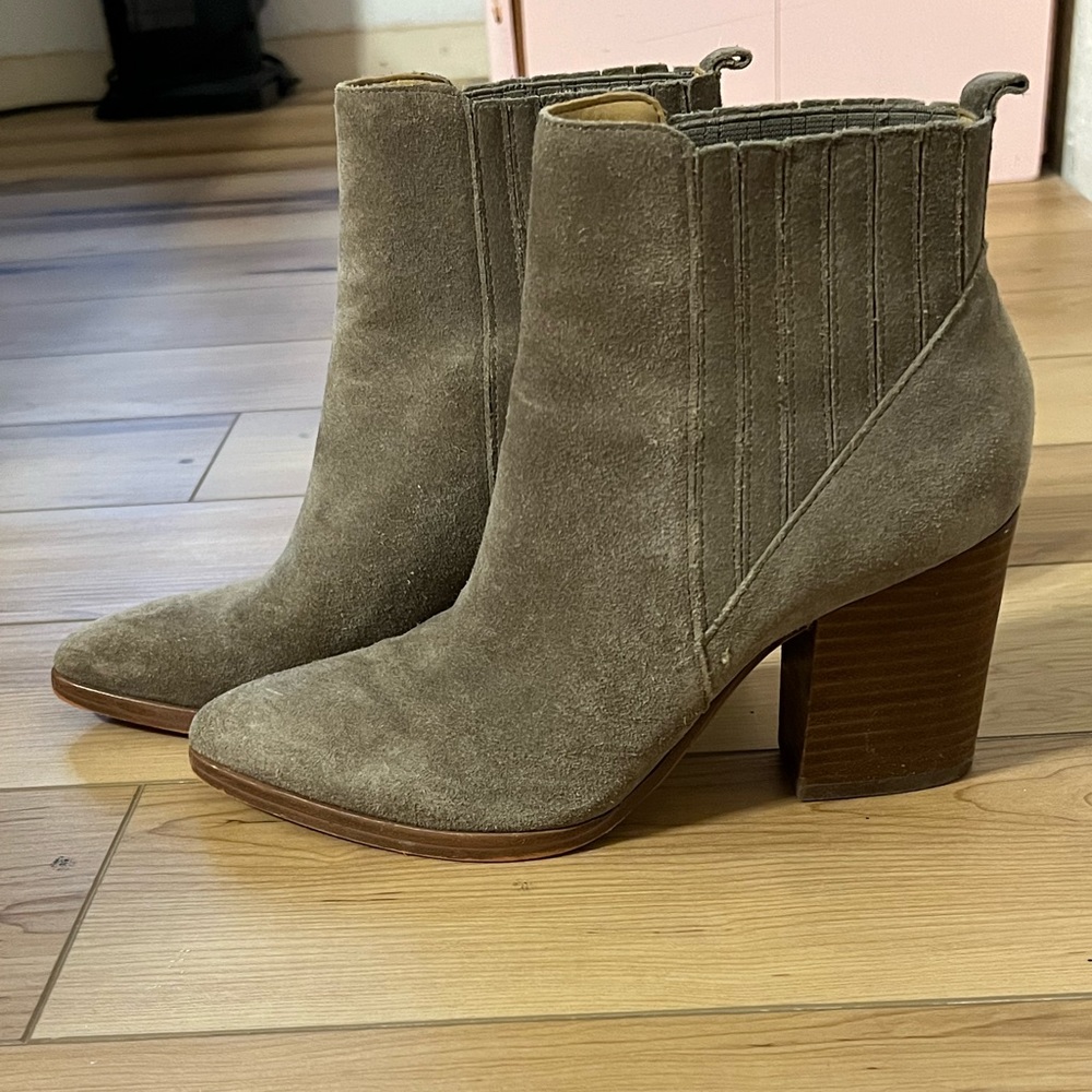 Women’s grey heeled boots in good condition only worn twice